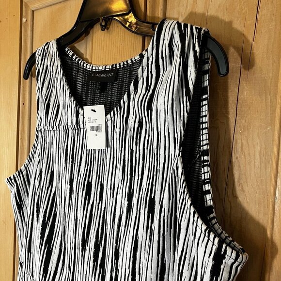 Lane Bryant Dresses & Skirts - Lane Bryant Womens Striped Sleeveless Stretch Dress Size 18 White Black SP NWT